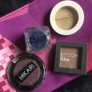 4 eyeshadows and small Ipsy cosmetic bag